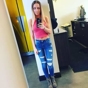 Meet your Posher, Dominique